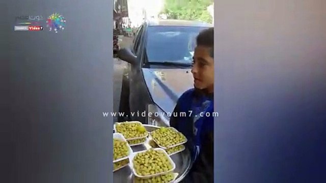 يوسف تلميذ صباحًا وبائع ترمس ليلا لمساعده أبويه