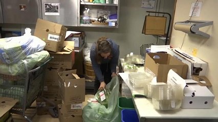 تفشي تسمم "الخس الافرنجي" يعكر صفو احتفالات عيد الشكر