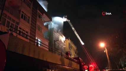 Beş katlı binanın çatısı alev alev yandı