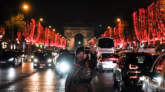 Christmas is coming: lights on along the Champs-Elysées