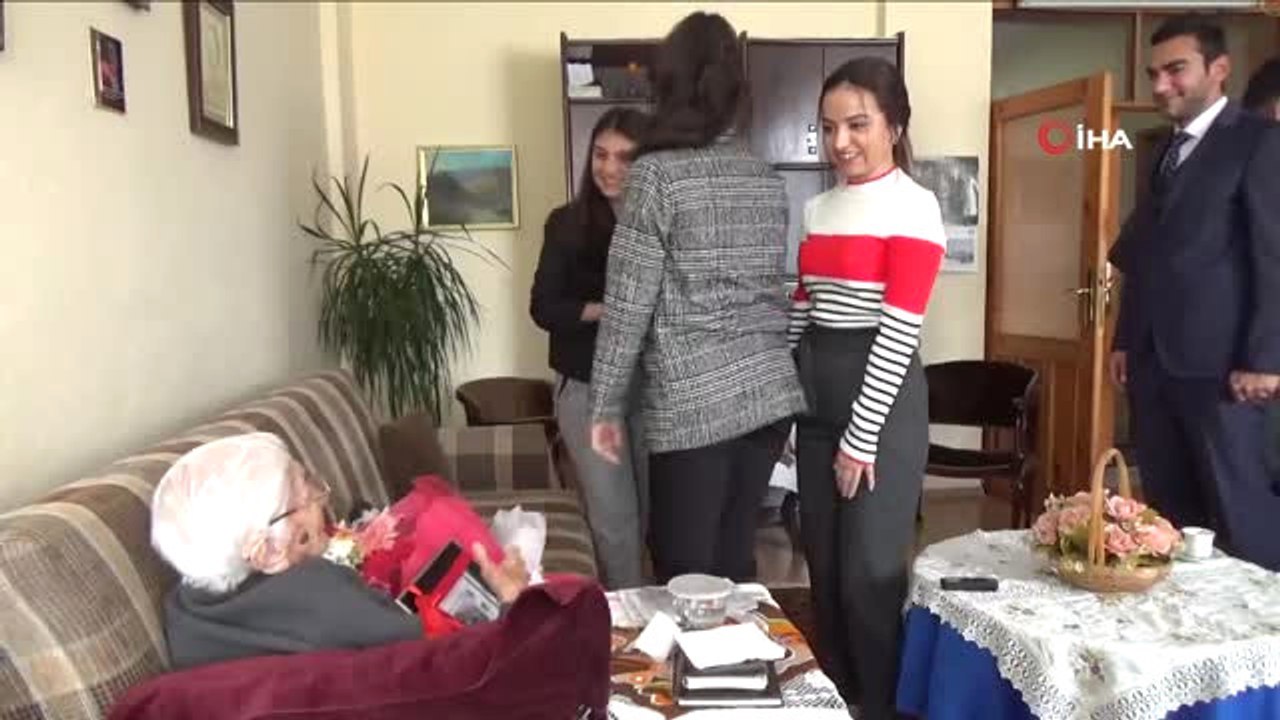 Asırlık Çalıkuşu Mukime Öğretmen...104 Yaşındaki Mukime Öğretmen'e 90 Yıllık Sürpriz