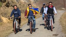 Kiren Rijiju ने Salman Khan संग Arunanchal Pradesh में लगाई Cycle Race | वनइंडिया हिंदी
