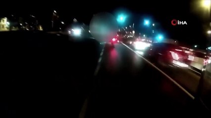 Vatan Caddesi’nde otomobil yeşil ışıkta aniden sola dönünce ortalık karıştı...Trafikte yumruklu kavga kamerada