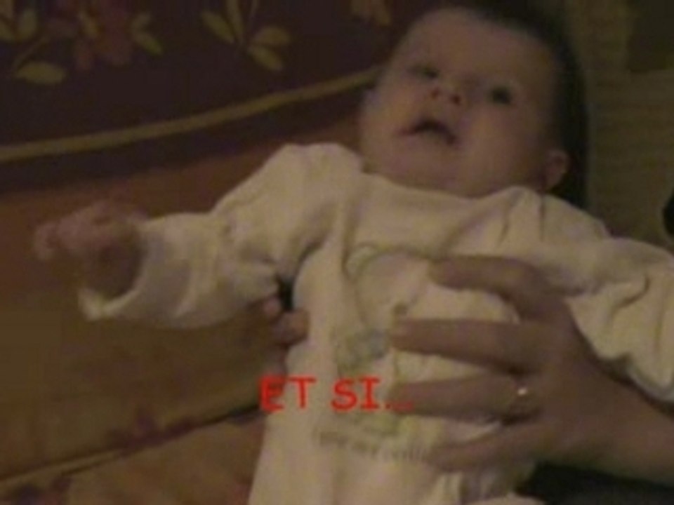 Colyne apprend à s'assoir