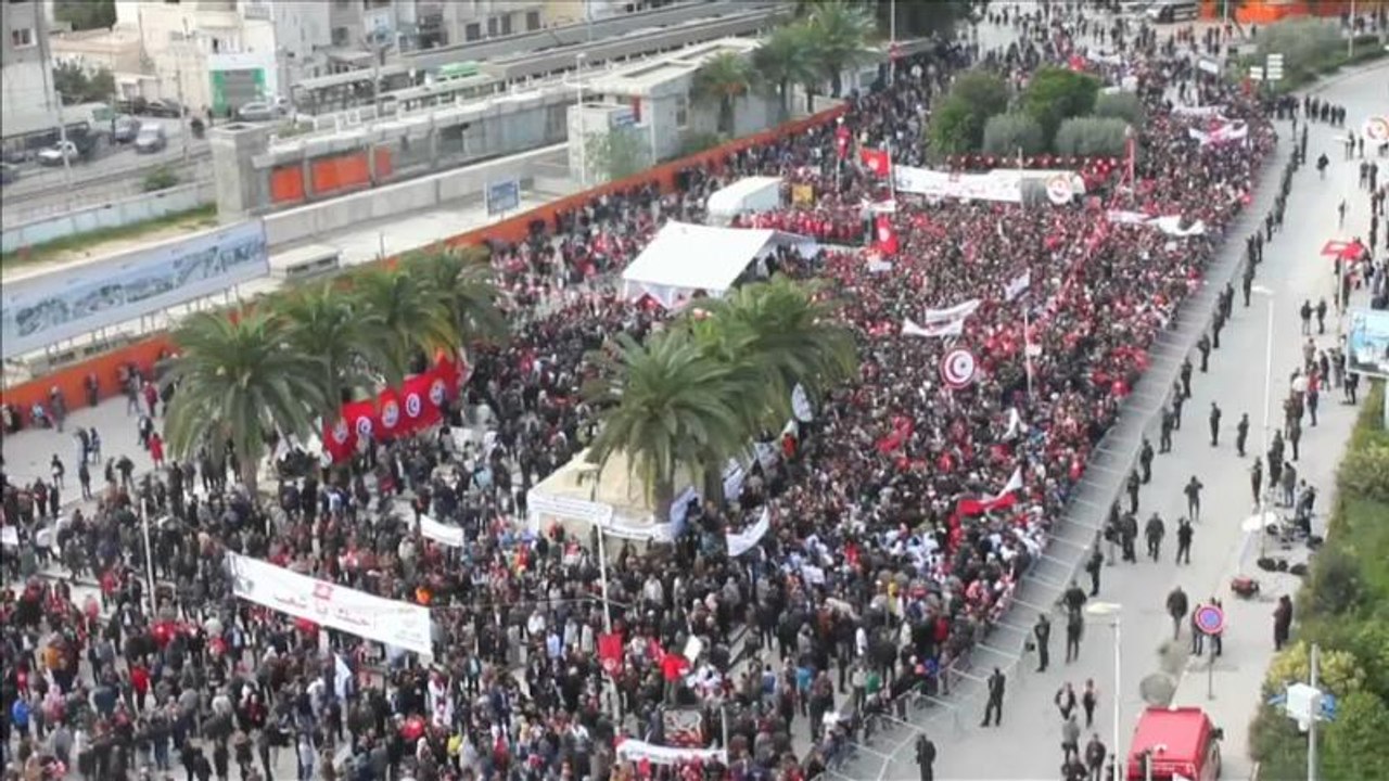 Tunisie : manifestations massives des fonctionnaires contre l'inflation