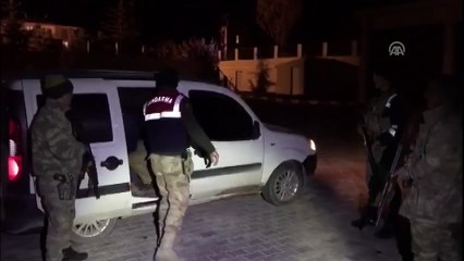 5 kişilik araçta 17 kişi yakalandı - VAN
