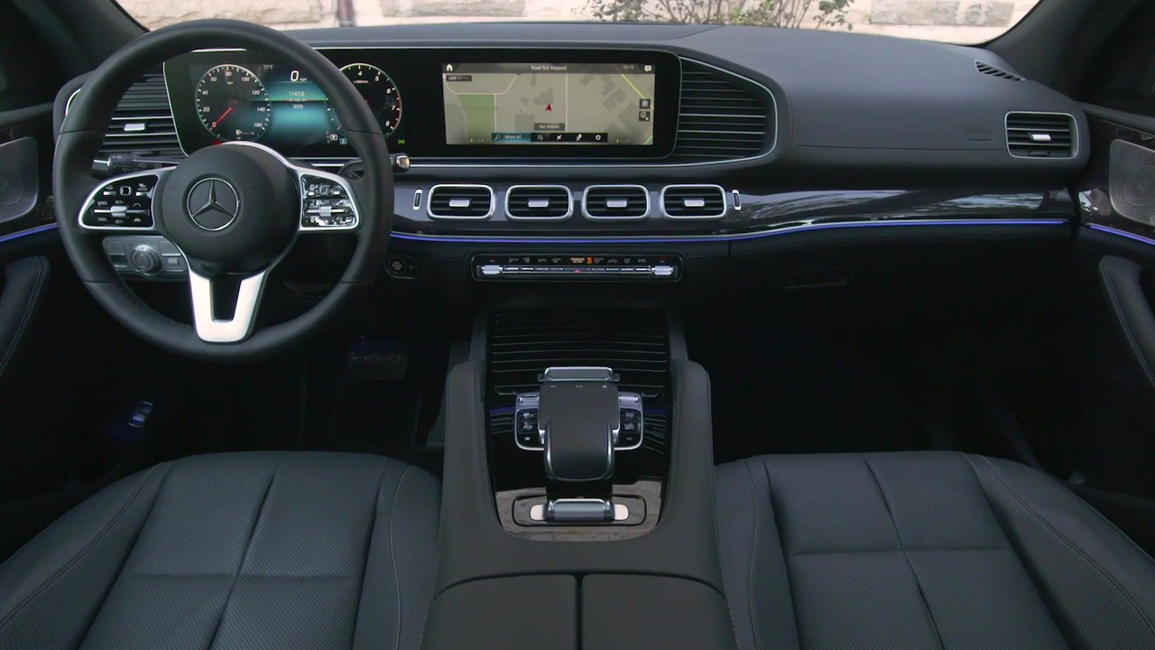 Der neue Mercedes-Benz GLE 4MATIC Interieur Design in Hyacinth Red