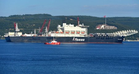 Dünyanın En Büyük İnşaat Gemisi Çanakkale Boğazı'ndan Geçti
