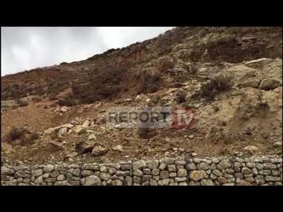 Report Tv-Masivi i gurëve bllokon aksin Levan-Tepelenë