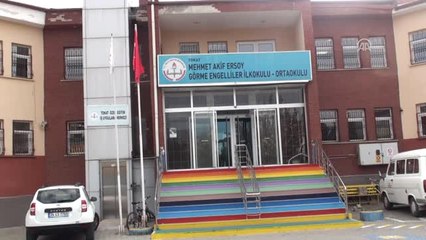 Kendisi Gibi Görme Engellilere "Işık" Olmaya Çalışıyor