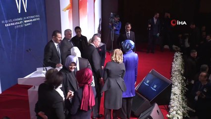 Cumhurbaşkanı Erdoğan, zirve sonrası çocukları sevdi
