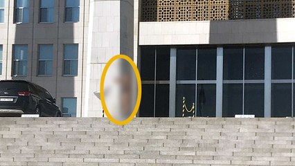 '국회 알몸 활보' 60대 男 검거..."법원에 불만" / YTN