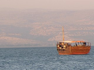 Bill & Gloria Gaither - Peace, Be Still