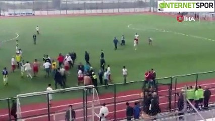 Amatör maçta kavga çıktı 11 futbolcu kırmızı kart gördü