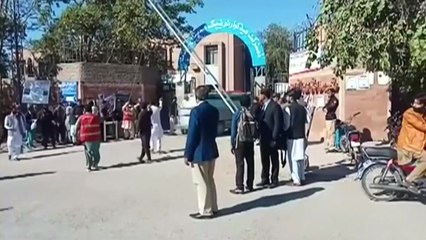 파키스탄 북서부 자살폭탄 공격...25명 사망 / YTN