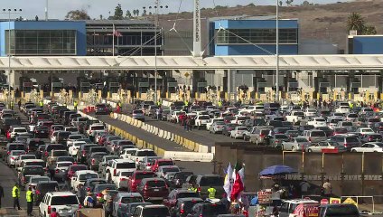 Demostraciones de fuerza de EEUU y migrantes en frontera