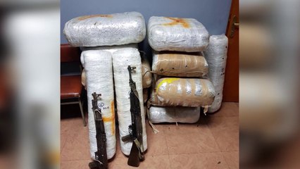 Ora News - Vrasja e shqiptarit në Janinë, policia gjen në vendngjarje 13 thasë me drogë dhe 2 armë