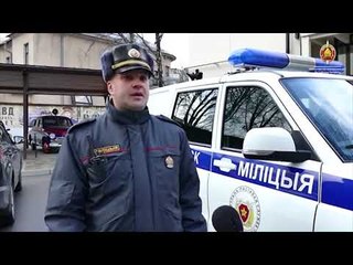 Godet skulpturën me shuplakë, policia e detyron të kërkoj falje