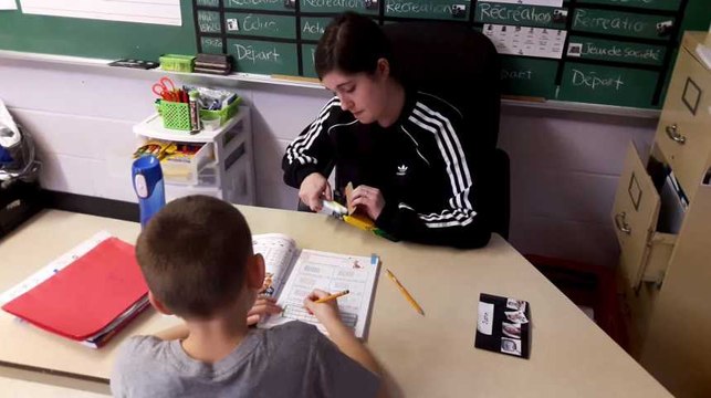 Des enfants autistes intégrés parmi d'autres élèves dans l'école Ludger Duvernay de Montréal