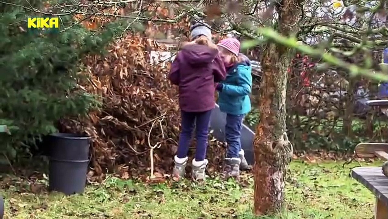 ENE MENE BU - 1485. Helene und Esther basteln eine Futterglocke | Mehr auf KiKA.de