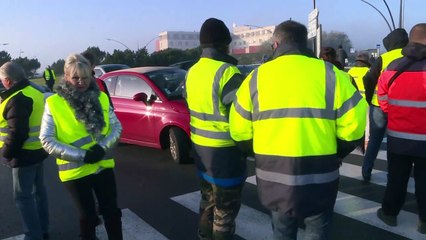 Blocages sporadiques de "gilets jaunes" à Calais