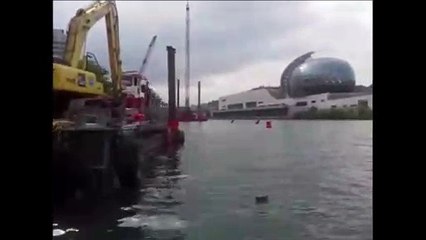 Komatsu PC 340 sur la Seine - Chantier CFE Location