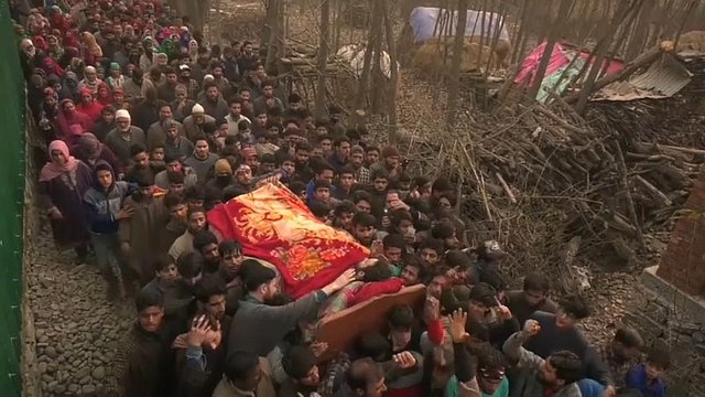 كشمير: المئات يشيعون جنازة مسلحين مسلمين قتلوا على يد الجيش الهندي