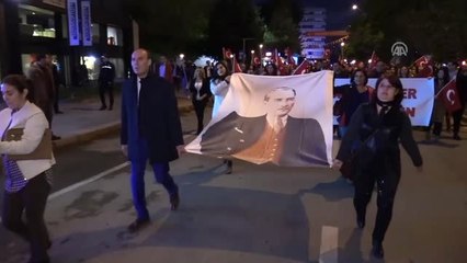 Adana'da Öğretmenlerden Fener Alayı