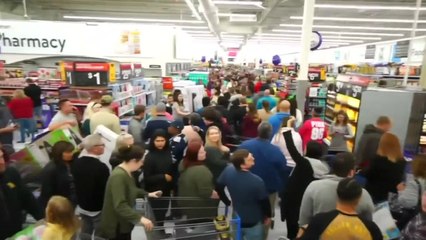 美 '블랙프라이데이' 연말 쇼핑 시즌 개막...온라인 매출 '껑충' / YTN