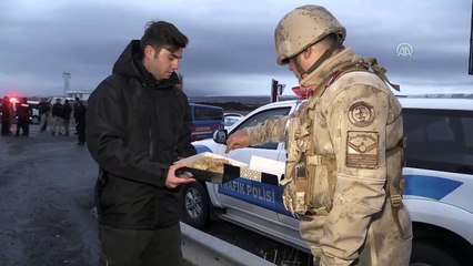 Vali Öksüz'den uygulama yapan ekiplere tatlı ikramı - KARS
