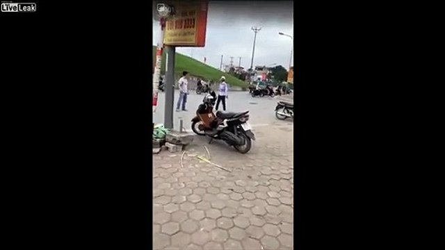 Nunchaku contre Machette ?! Qui l'emportera...