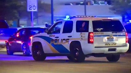 美 '블프' 쇼핑몰 밖 총격전... 3명 사상 / YTN