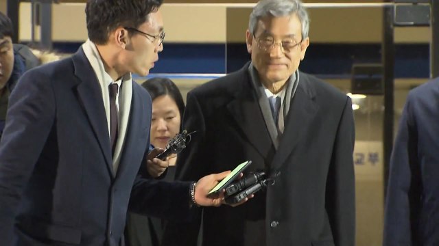 '사법농단' 고영한 前 대법관, 14시간 조사 뒤 귀가 / YTN