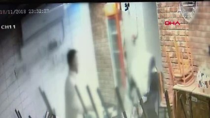 Restoranda Öğrencileri Soyup Darp Eden Polis Tutuklandı; O Anlar Kamerada