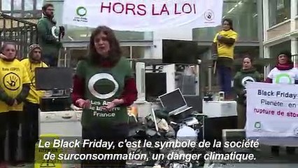 Des anti-Black Friday déversent des déchets devant Amazon
