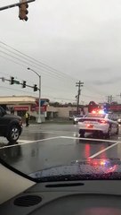 Ce policier aime son job et ça fait plaisir à voir