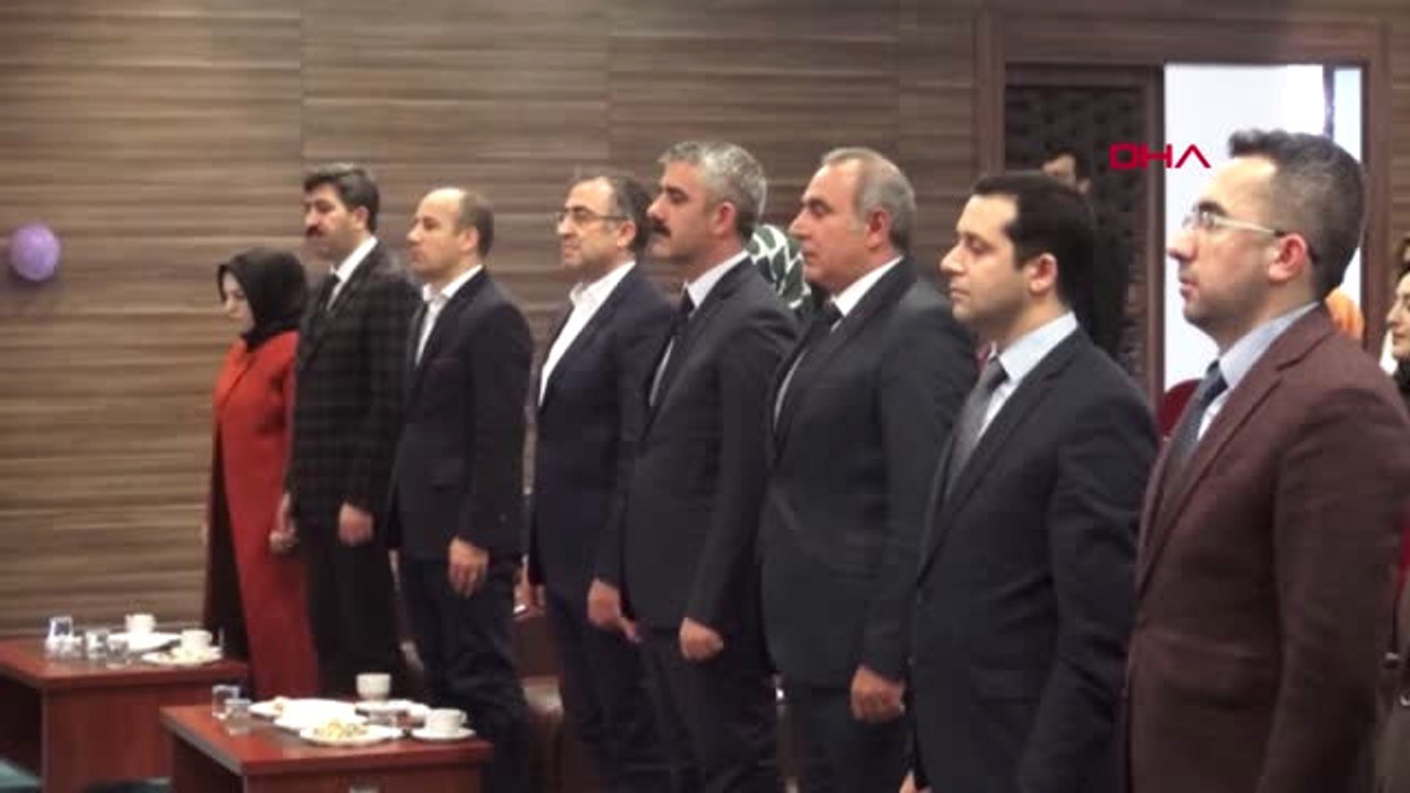 Bingöl'de Hastane Çalışanları İşaret Diliyle Şarkı Söyledi