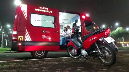 Motociclista fica ferida após sofrer queda na Av. Brasil