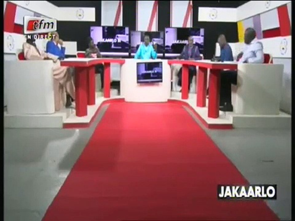 Bouba Ndour péte les plombs sur le plateau de Jakaarlo