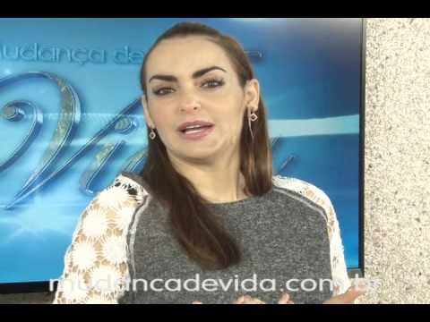 Tudo o que você esconde, tem poder sobre você - Bispa Cléo