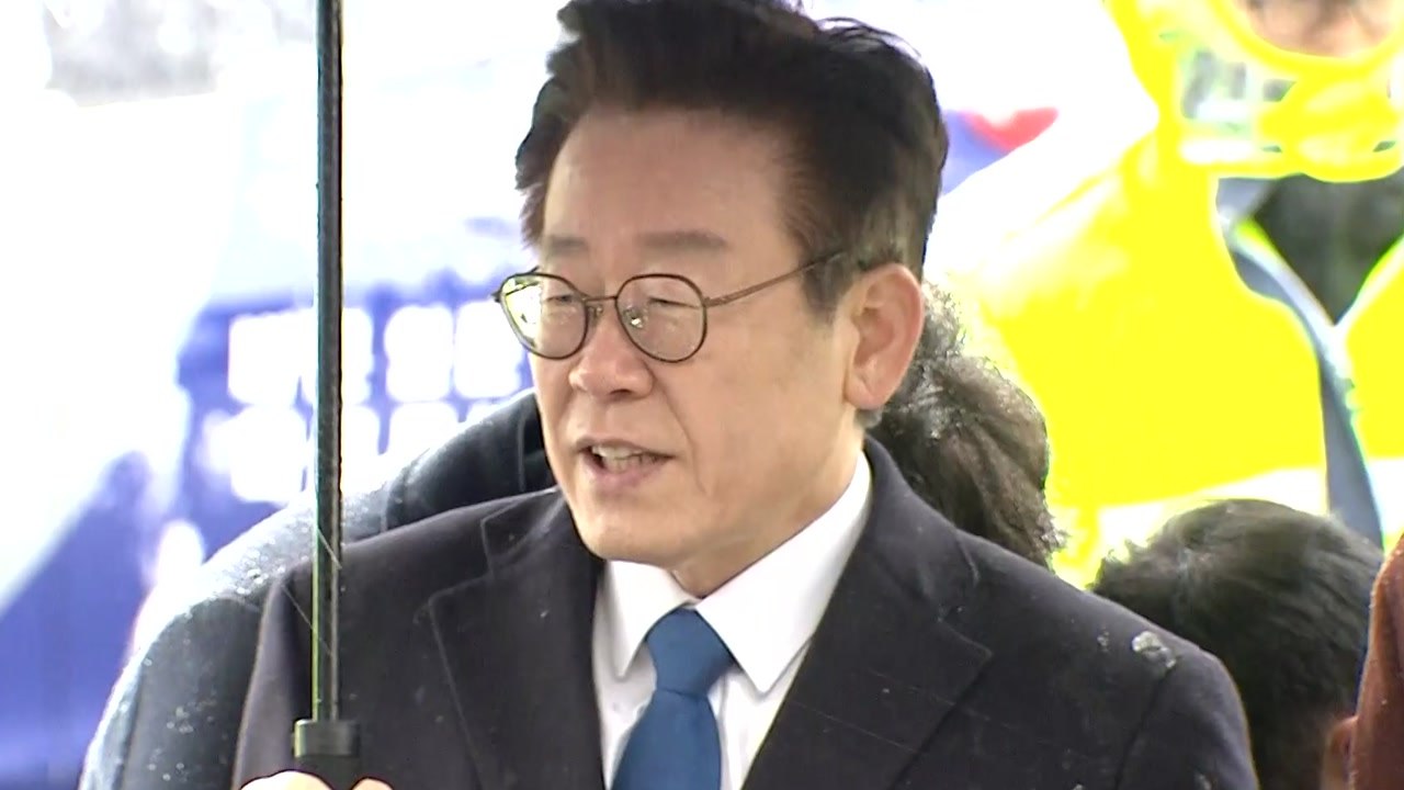 이재명 경기지사 검찰 출석…친형 강제입원 등 조사 / YTN