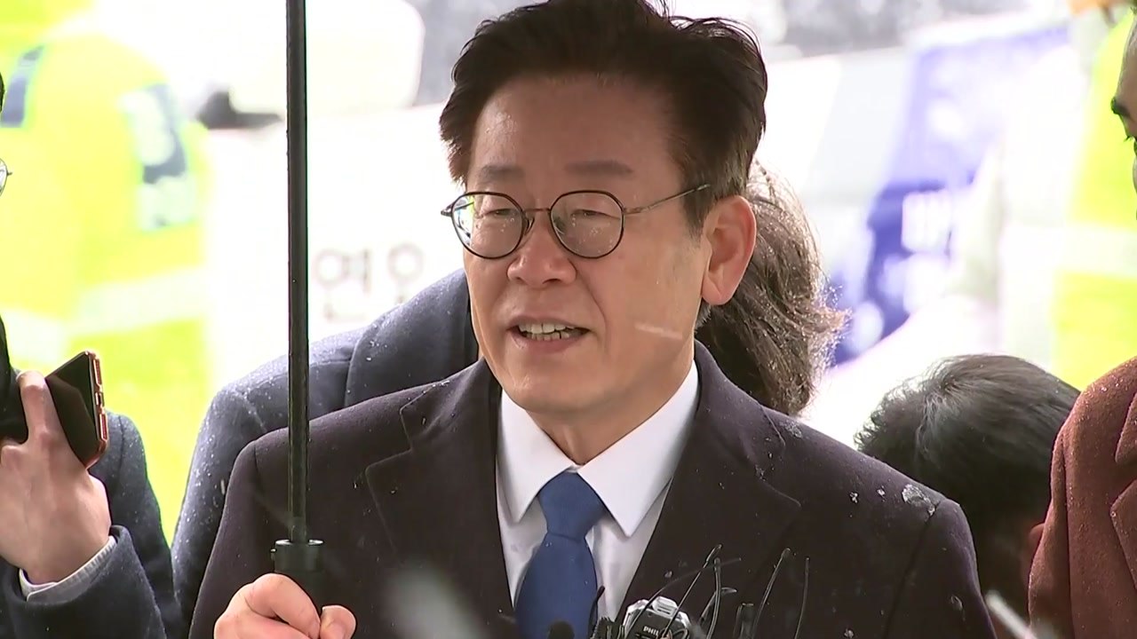 이재명 검찰 조사...친형 강제입원 등 혐의 부인 / YTN