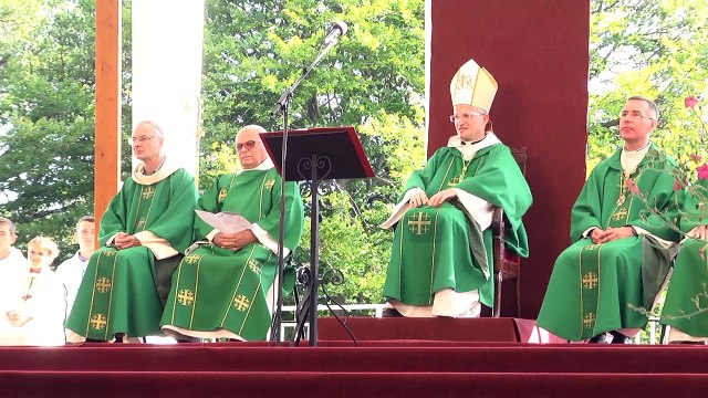 D!CI TV : les cartables des écoliers bénis à Notre Dame du Laus