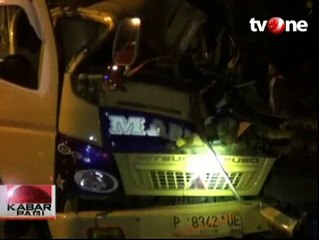 Truk Bermuatan Cabai Tabrak Truk Gandeng