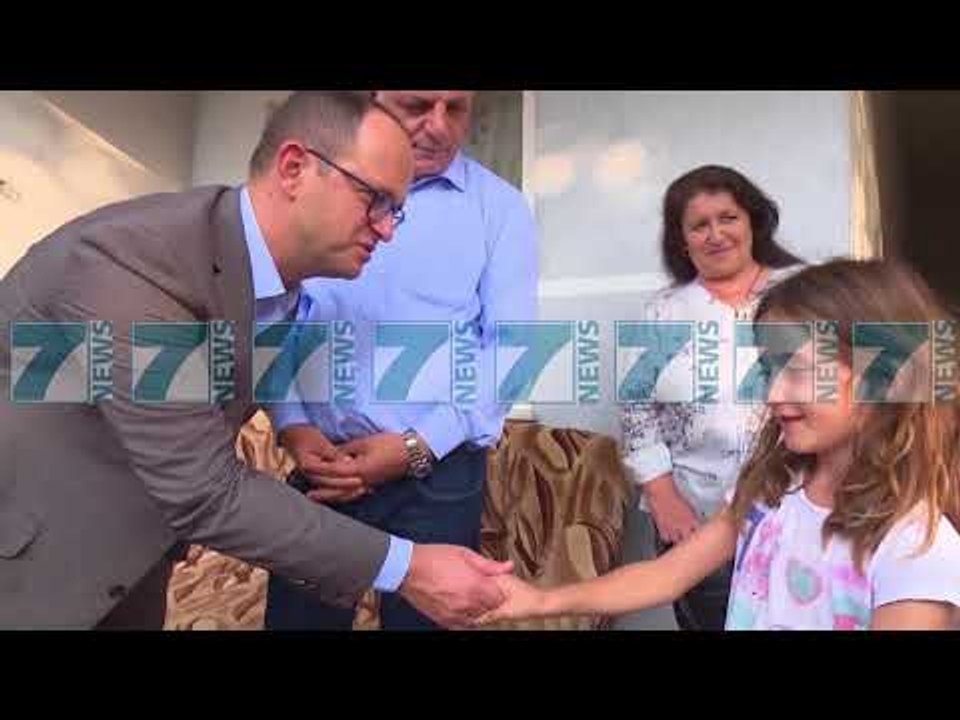 MINISTRI DITMIR BUSHATI SHPERNDAN LIBRA - News, Lajme - Kanali 7
