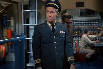 Voyage To The Bottom Of The Sea S04E06  Man of Many Faces