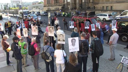 - Berlin'de Eyalet Parlamentosu önünde NSU mitingi