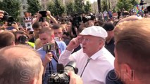 Жириновский бросался на людей и метал ботинки на акции Навального в Москве против пенсионной реформы