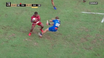 Josua Tuisova met une énorme cul à Florian Vialelle