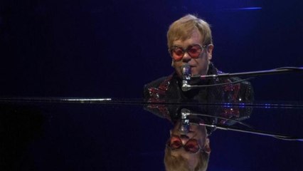 أيقونة الموسيقى إلتون جون يودع عالم الفن بجولة أخيرة حول العالم